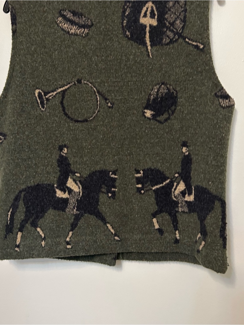 County Clothing Co Vintage Womens Horse Equestrian Vest Size L Acrylic Hunt
Polo - Picture 11 of 15